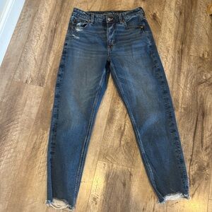 American Eagle strigid mom jean